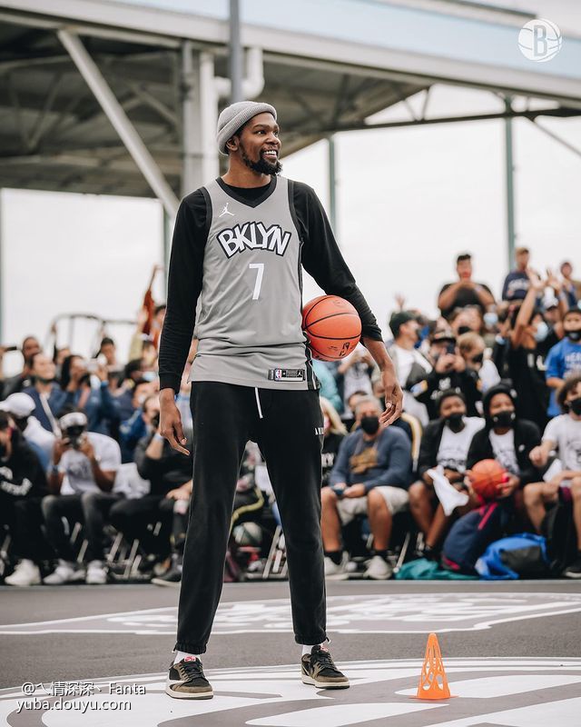 关于瓦伦西亚训练开放日,清晨扳平良机引欢呼,NBA总决赛在即,身体对抗强度拉满的信息 关于瓦伦西亚训练开放日,清晨扳平良机引欢呼,NBA总决赛在即,身体对抗强度拉满的信息